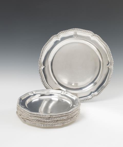 Johann George Hossauer - A large Berlin silver platter and ten plates made for Prince Frederick Carl of Prussia.