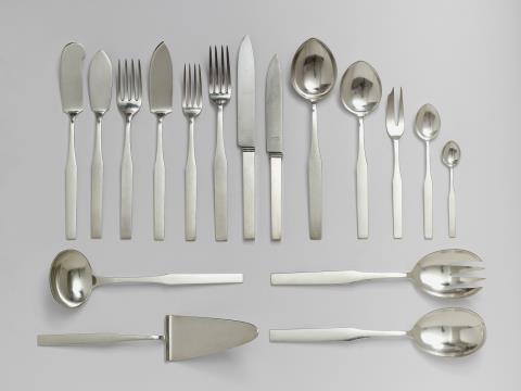 A 67 piece Heilbronn silver cutlery set designed by Emil Lettré. Comprising six dinner and starter knives, forks and spoons, four fish spoons and forks, four cake forks, seven coffee and seven mocca spoons and six serving pieces. Marks of Bruckmann & Söhn