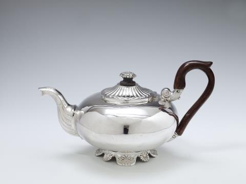 Eduard Föhr - A Stuttgart silver teapot. Marks of Eduard Föhr, ca. 1860.