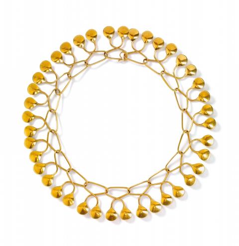 An 18k gold linked collier of stylised gingko leaf design.