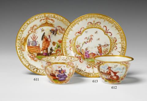 Johann Gregorius Hoeroldt - A Meissen porcelain tea bowl and saucer with Chinese figures making tea.