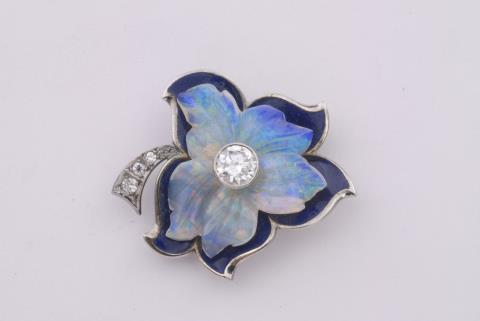 Juwelier Friedrich - Email-Blütenbrosche mit Opal