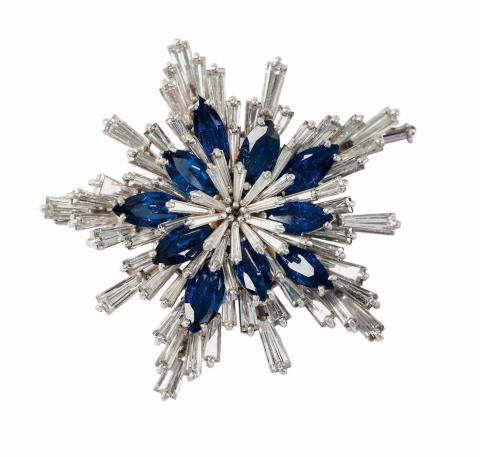 Jeweller Weyersberg - An 18k white gold and platinum brooch with sapphires and diamonds.