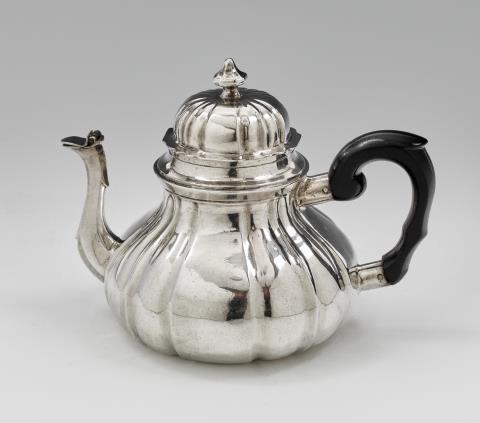 Friedrich II Schwestermüller - An Augsburg interior gilt silver teapot