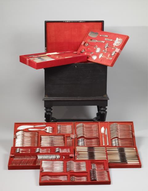 Charles Christofle - An extensive Parisian silver cutlery set in a fitted case