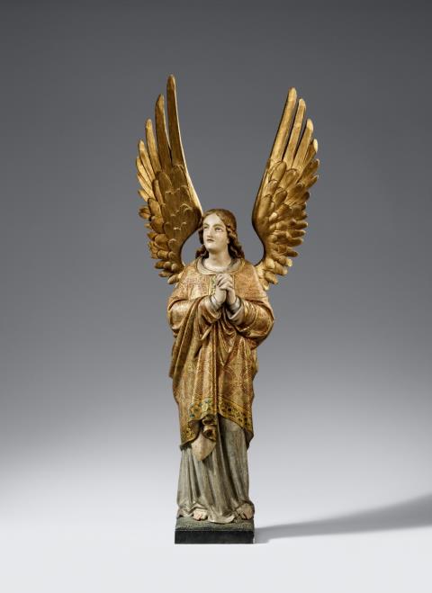 Cologne circa 1880/1890 - Two Cologne carved limewood figures of angels.