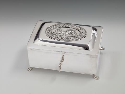 August Wilhelm Lienemann - A Berlin silver sugar box. Marks of August Wilhelm Lienemann, 1819 - 32.