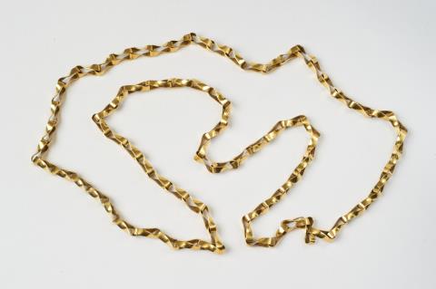 Elisabeth Treskow - A hand-forged 18k gold necklace by Elisabeth Treskow