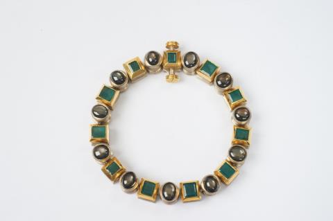 Wilhelm Nagel - An 18k gold, black star sapphire and emerald bracelet by Wilhelm Nagel, Cologne
