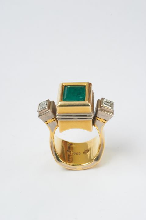Wilhelm Nagel - An 18k gold, diamond and emerald ring by Wilhelm Nagel, Cologne