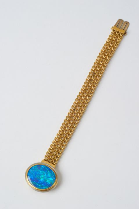 Dagmar Stühler - An 21k gold and Australian boulder opal bracelet by Dagmar Stühler
