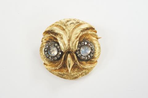 Paul Robin - A French 18k gold, silver, diamond and moonstone owl brooch by Paul Robin