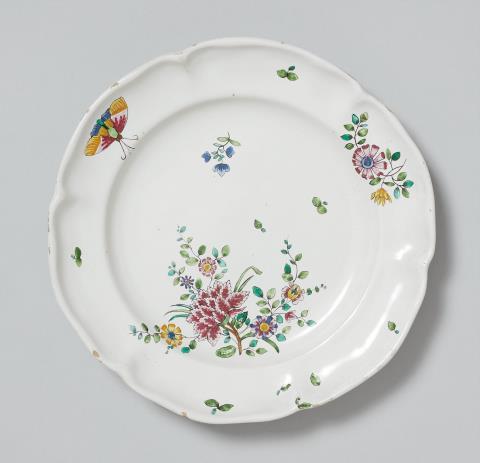  Strasbourg - A Strasbourg faience plate with "fleurs indiennes" decor