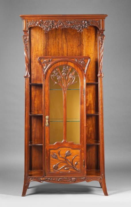 Louis Majorelle - An ormolu-mounted mahogany "Clématites" vitrine
