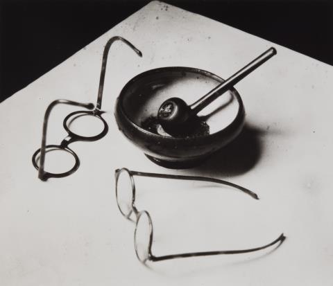 André Kertész - Mondrians Brille und Pfeife