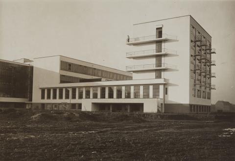  und Anonym - Südostansicht, Bauhaus Dessau