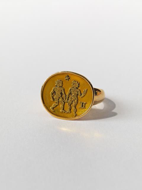 Elisabeth Treskow - A 14k gold ring with granulated decor