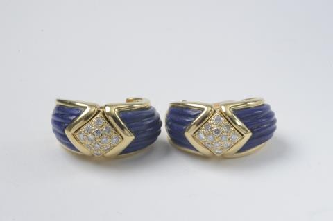Maison Boucheron - A pair of 18k gold and lapis lazuli clip earrings