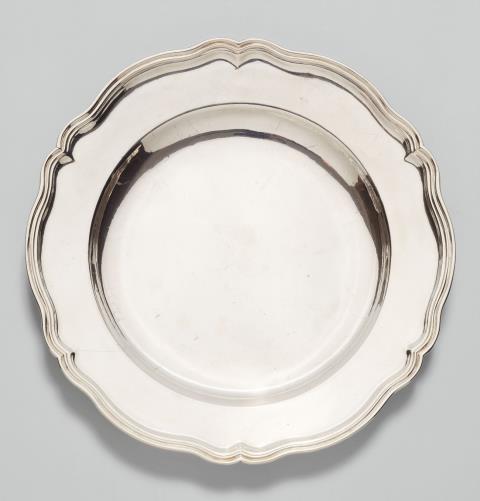 Gottlieb Menzel - An Augsburg silver platter. Marks of Gottlieb Menzel, mid-18th C.