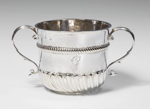 James Chadwick - A William III London silver porringer. Marks of James Chadwick, 1699.
