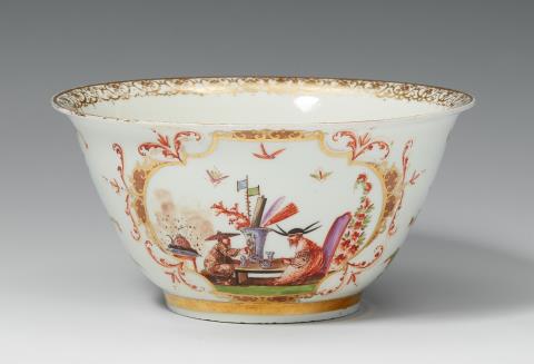 Johann Gregorius Hoeroldt - An early Meissen porcelain slop bowl with chinoiserie decor