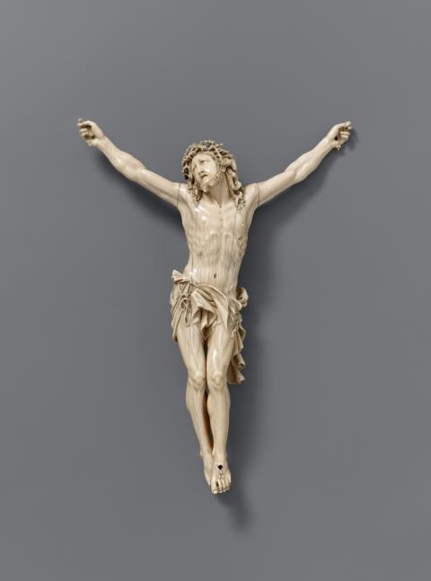 Flemish 18th century - An 18th century Flemish carved ivory Corpus Christi