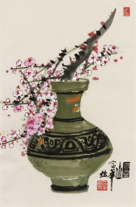 Hua Fu - Vase mit Pflaumenblütenzweigen. Tusche und Farben auf Papier. Aufschrift, sign.: Chang Baishan Fu Hua und Siegel: Fu Hua ... xi und ein weiteres.