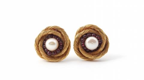  Chanel - A pair of Robert Goossens for Chanel clip earrings with cord motifs, 1960s