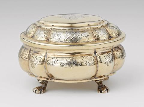 Johann Jakob II Priester - A small régence Augsburg silver gilt toilette box