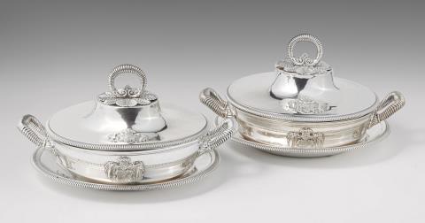 Charles-Nicolas Odiot - A pair of Paris silver dishes on stands