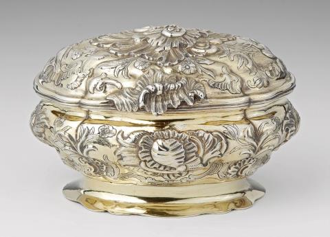 Gottlieb Satzger - A large Augsburg silver gilt toilette box