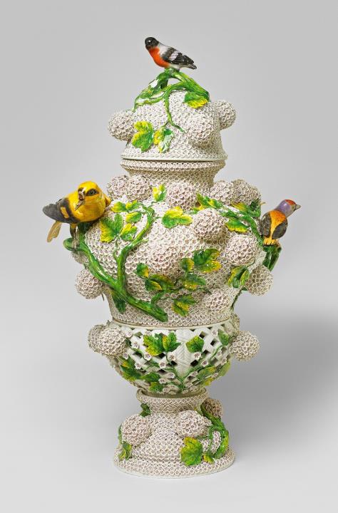 A Meissen porcelain "schneeballen" vase