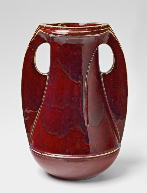  Steinzeugfabrik und Kunsttöpferei Reinhold Hanke - A large red feldspar glazed stoneware vase