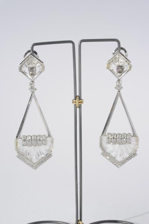 Gebrüder Hemmerle - A pair of platinum Art Deco style pendant earrings