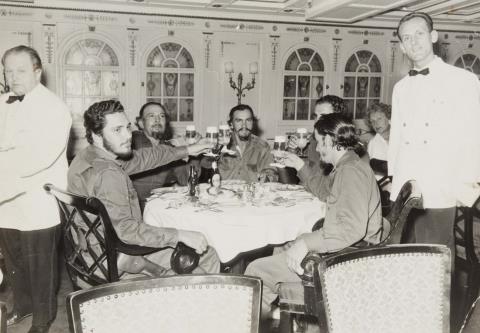 Theodor Bedburdick - Che Guevara, Fidel und Raoul Castro an Bord der 'Berlin'
