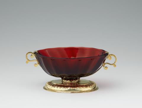 Johann Attinger - An Augsburg silver gilt mounted ruby glass dish