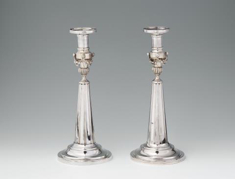 Gotthelf Moritz Hauptvogel - A pair of Dresden silver candlesticks