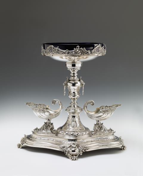 Heinrich Daniel Meyen & Co - A large Berlin silver table centrepiece made for King Albert I of Saxony