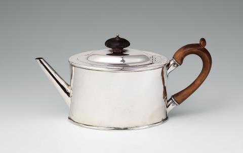A London George III silver teapot
