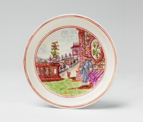 Johann Gregorius Hoeroldt - A Meissen porcelain saucer with a Chinoiserie scene