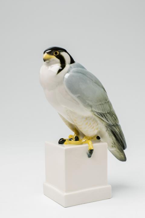  Schwarzburger Werkstätten für Porzellankunst - A porcelain model of a perching falcon