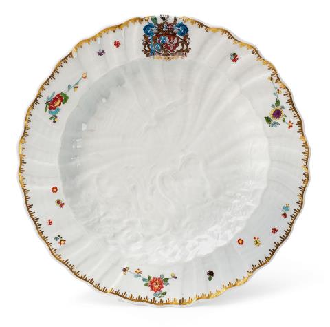 Johann Joachim Kaendler - A Meissen porcelain dinner plate from the Swan Service