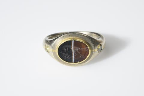 Falko Marx - An 18k gold ring by Falco Marx with a Roman intaglio
