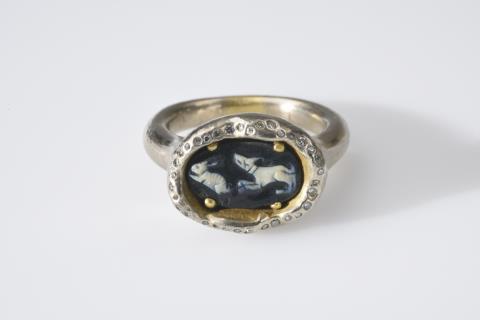 Falko Marx - An 18k gold and diamond ring by Falco Marx with a Roman cameo
