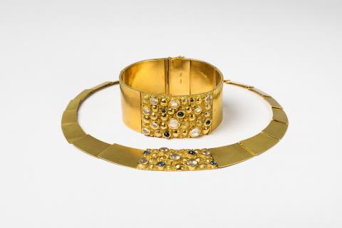 Käthe Ruckenbrod - An 18k gold and moonstone demi parure by Käthe Ruckenbrod
