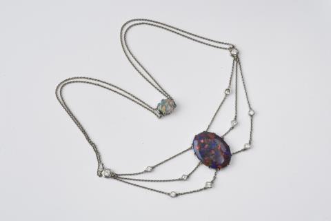 Renate Wander - An 18k white gold and opal garland collier