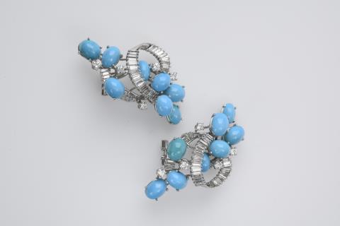 René Kern - A pair of 18k gold and turquoise clip earrings