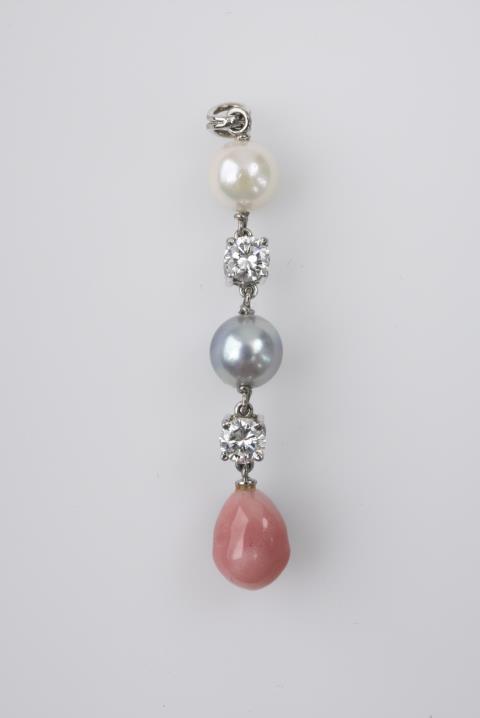 Renate Wander - A 18k white gold pendant with a conch pearl