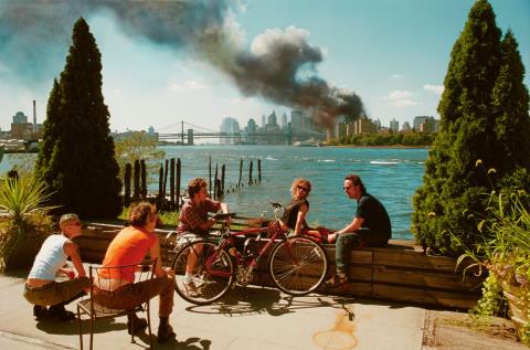 Thomas Höpker - View from Williamsburg, Brooklyn, on Manhattan, 9/11