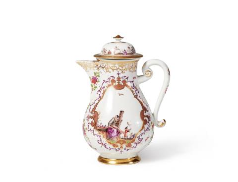 Johann Gregorius Hoeroldt - A Meissen porcelain coffee pot with early Chinoiserie decor